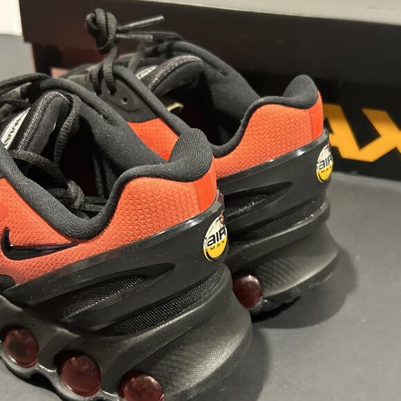 Size 8M/ 9.5W-Nike Air Max DN8 Bred Sneaker Black Red EU 43 New W OG BOX